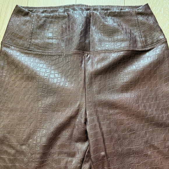7 For All Mankind Croc Faux Leather Leggings in Brown Size Small - Picture 9 of 10